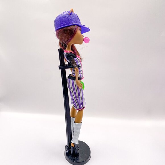 Monster High Clawdeen Wolf – Ghoul Sports Doll – Almost Complete Outfit w/ Stand - Picture 5 of 5